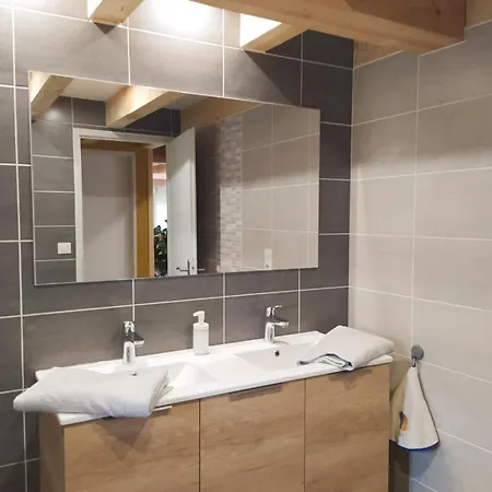 Lou Vachou بيت للعطل